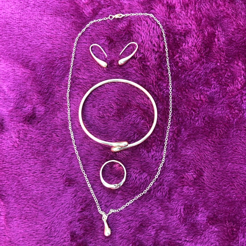 🌟NWT🌟 One size fits all Raindrop Jewelry Set - Picture 3 of 3